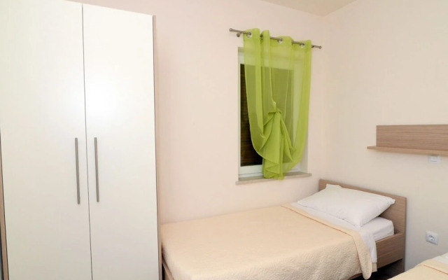 Apartment in Ljubac With Barbecue