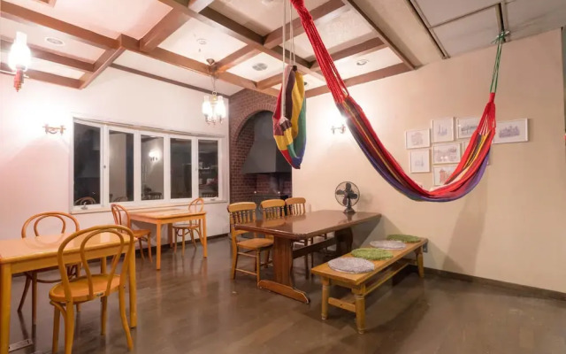 Guesthouse leaf