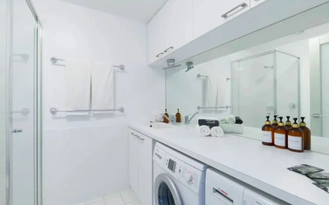 Adelaide CBD Stylish Gem WIFI Parking