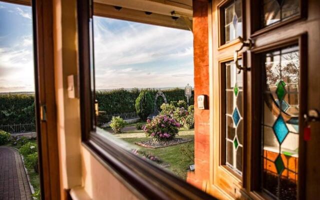 Kings Acre spacious 4 bed with Breath-taking views