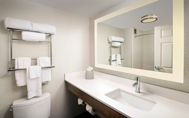 Holiday Inn Express & Suites Baltimore - BWI Airport North by IHG