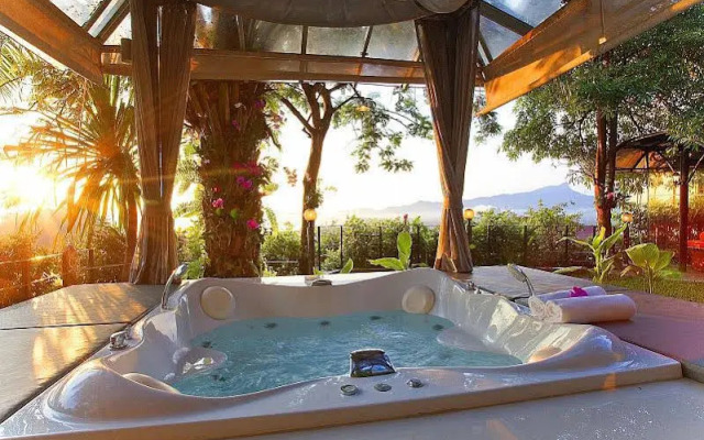 Tub Tim Villa