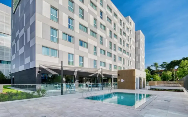 Holiday Inn Express Madrid Airport by IHG