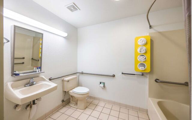 Americas Best Value Inn & Suites Brunswick