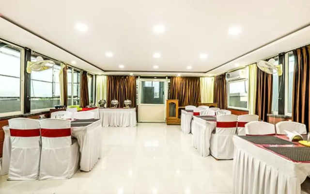 Fabhotel Comfort Inn