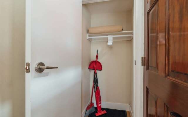 Renovated & Modern Home in Downtown Philly