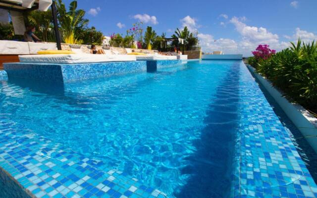 Menesse the City by Casago