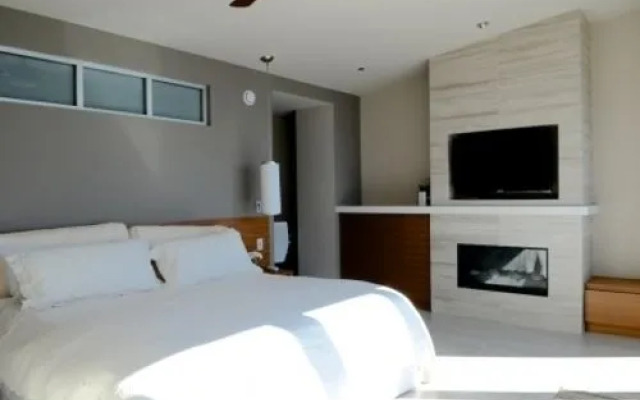 Pointhouse Suites On Sargeant Bay