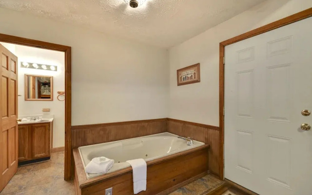 The Honeymooner 1 Bedroom Cabin