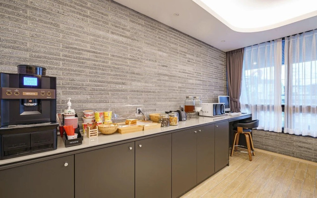 Busan Gijang Brown Dot