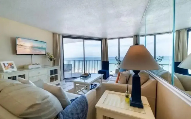 Leeward 403 at Edgewater