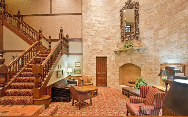 Holiday Inn St. Louis West Six Flags by IHG