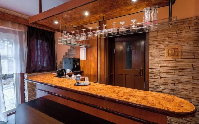 Kristal Hotel