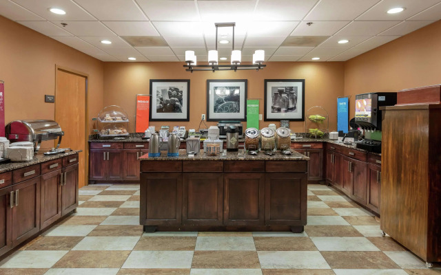 Hampton Inn & Suites Austin-Airport