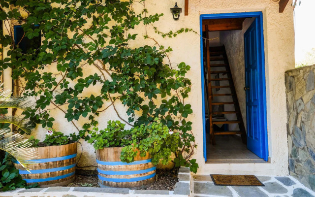Welcoming Holiday Home With Balcony