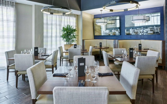 DoubleTree by Hilton Charlotte Gateway Village