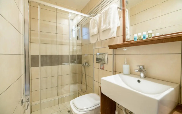 Hiona Holiday Hotel