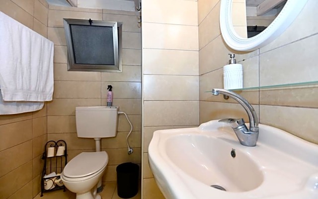 Anil's house - מתחם צימרים עם בריכה מקורה ומחוממת Zimmer with heated swimming pool