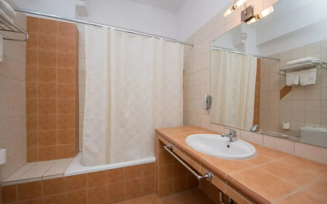 Отель Maranton Beach