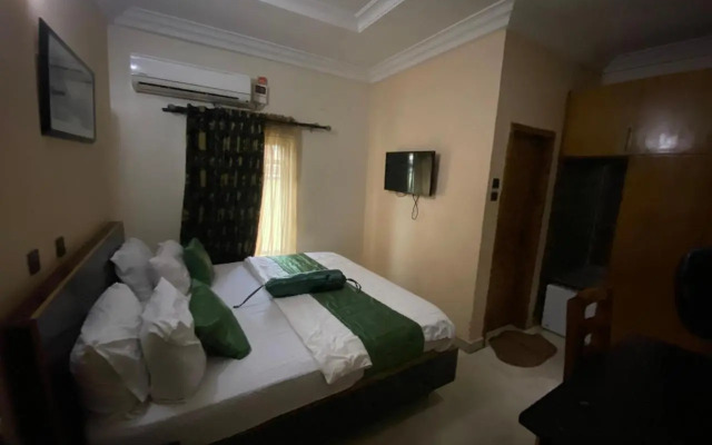 Nue Crest Hotel