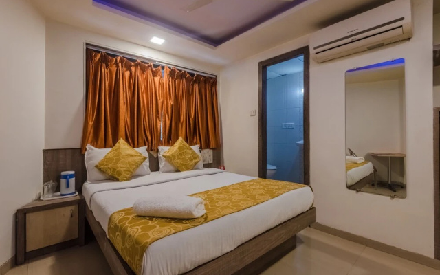 OYO 8311 Hotel Galaxy Residency
