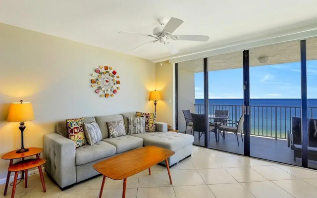 Inviting Beachfront Condo With Pool, spa and Views