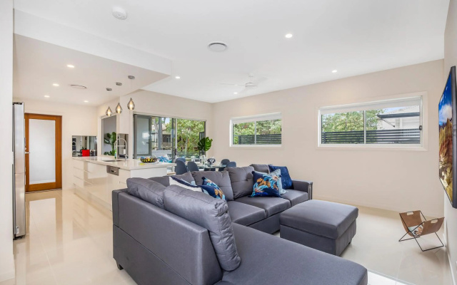 Park Avenue Luxe Townhouse Brand New Sleeps 9 – Lobby – Brisbane