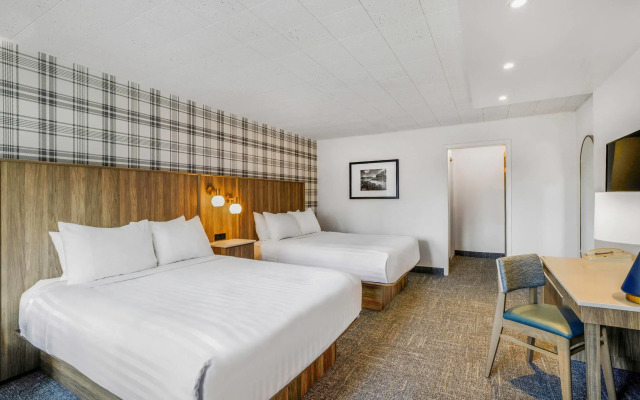 Travelodge by Wyndham Niagara Falls at the Falls