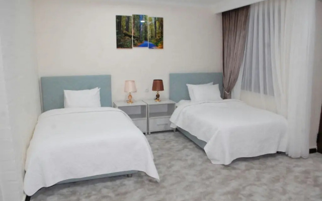 Эверест Плаза