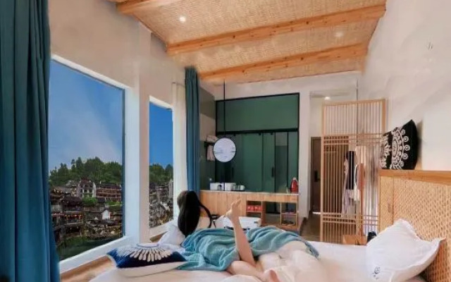 Menghui Furong Designer Hotel (Furongzhen Waterfall Branch)