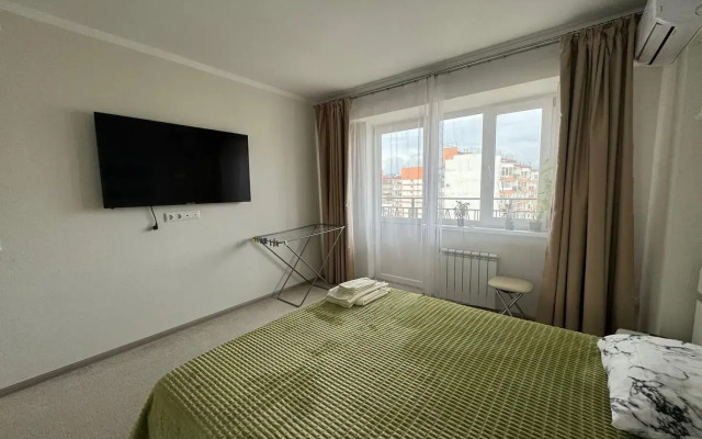 Apartments on Urozhnaya street 71/1k6