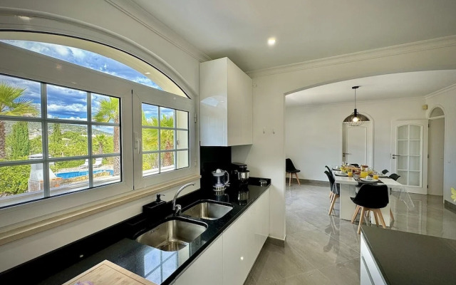 Quarteira Premium Villa by Homing