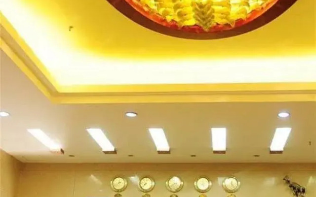 Xianglong Boutique Hotel (Guangzhou North Railway Station Huacheng Road Subway Station)