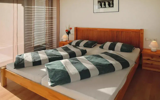 Bright Apartment With Garden