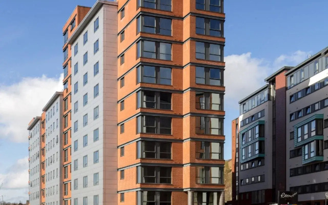 Roomzzz Leeds City West