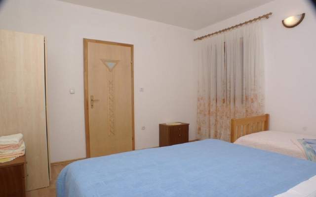 Apartment Niko - 50 m from pebble beach: A5 Prizemlje Pisak, Riviera Omis