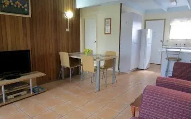 Chapman Court Holiday Units