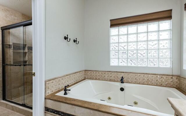 Paradise Retreat 4BR by Casago