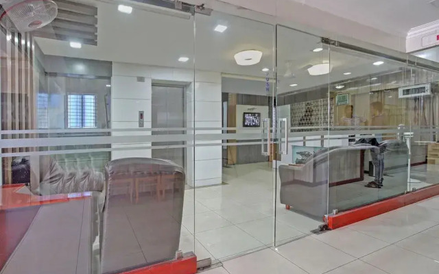 Sri Manis Residency by OYO Rooms