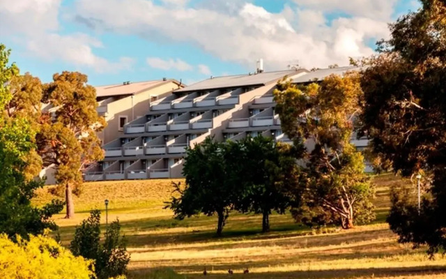 Horizons 418 - Lake Jindabyne Waterfront