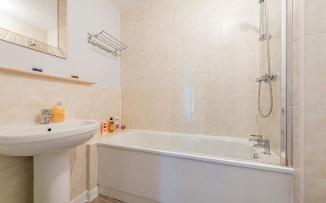 3 Bedroom Apartment Near City Centre With Parking