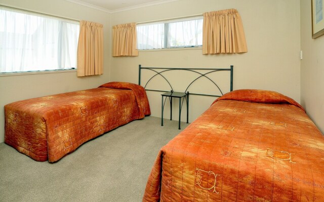 Academy at Botany Motor Inn