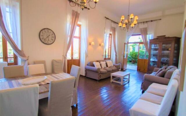 Grande appartamento in Villa con terrazza sul mare