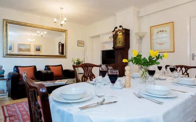 Veeve  Charming 3 Bedroom House Solna Avenue Putney
