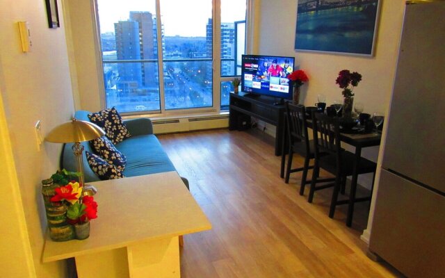 Trendy Dt Condo - 17th Ave+parking, Pets