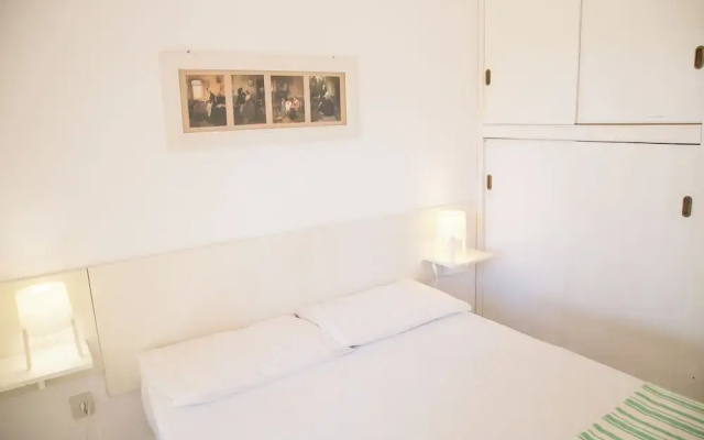 Spacious First-floor Flat Near the Beach