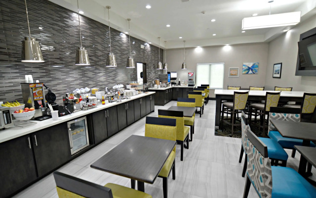 Best Western Plus Waller Hotel