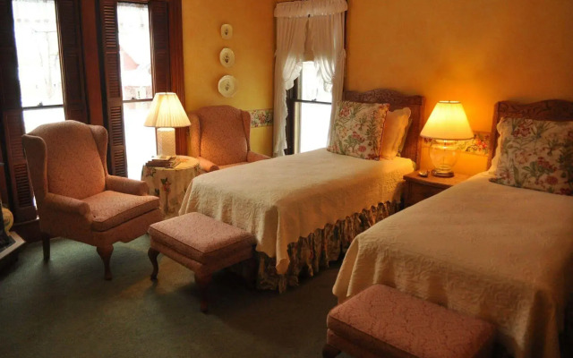 White Swan Inn Bed & Breakfast