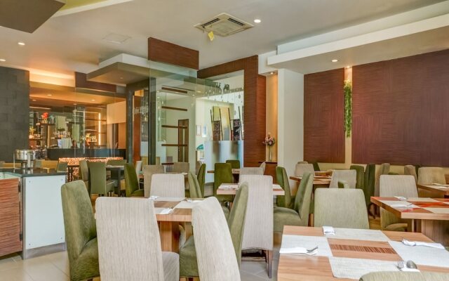 Townhouse OAK Hotel Grand Cikarang