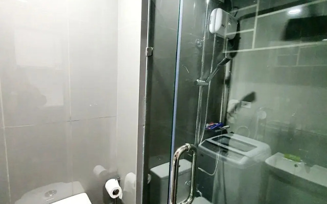 Air Residence Makati Elegant Design WiFi